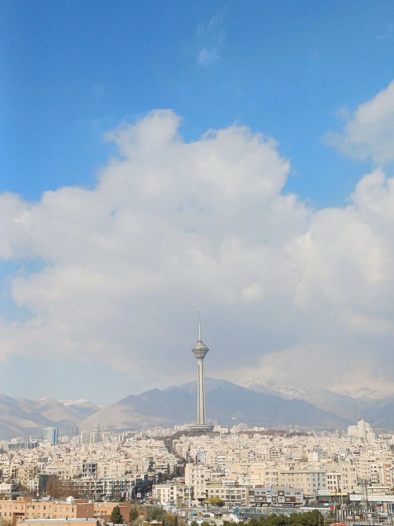 نمای تهران و برج میلاد